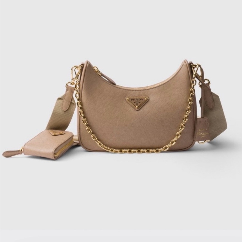 Prada Re-Edition 2005 in Saffiano Leather